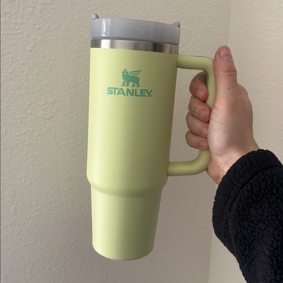 40oz Stanley Water Bottle - Picture 2 of 4
